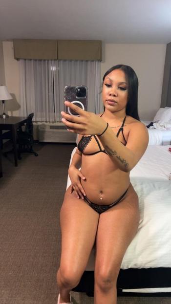 Gabby, 22  female escort, Salem