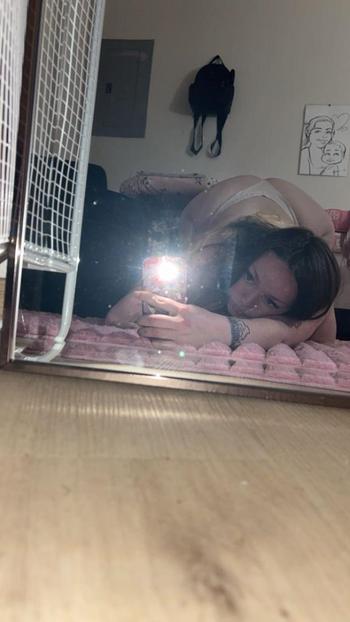 Sophia, 22  female escort, Salem