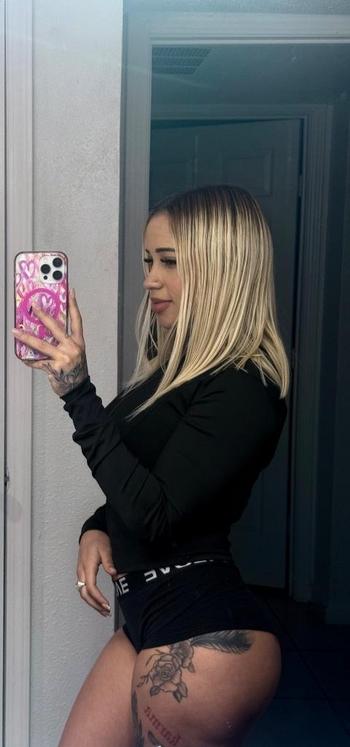 Barbie, 23  female escort, Salem