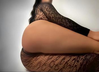 Maya, 23  female escort, Salem