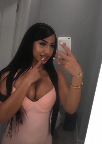 Lovely, 20  female escort, Salem