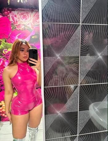 Carina, 33  female escort, Salem