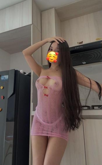 Valerin , 22  female escort, Salem